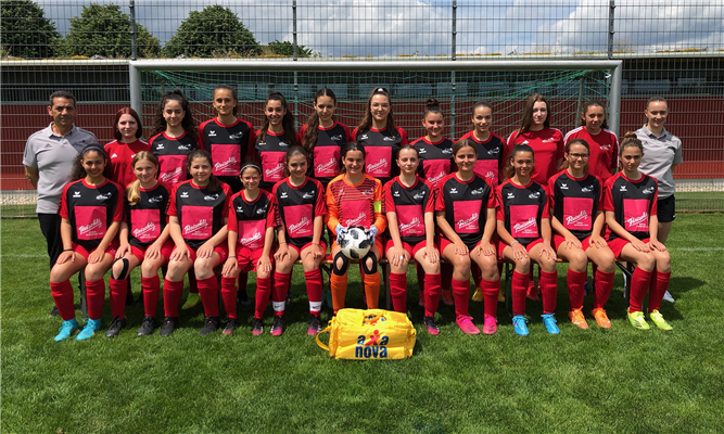Neue Tenues für die C-Juniorinnen