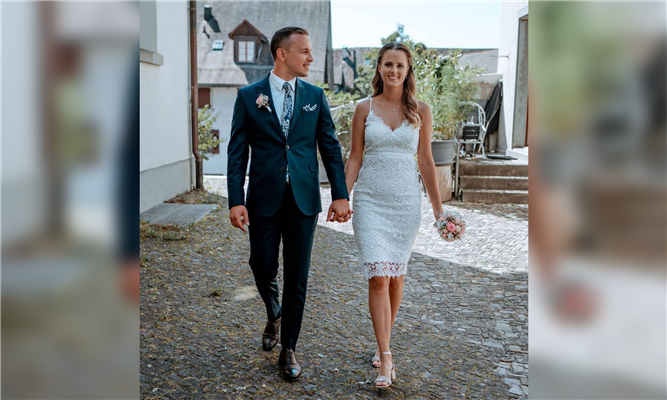 Herzliche Gratulation zur Hochzeit !
